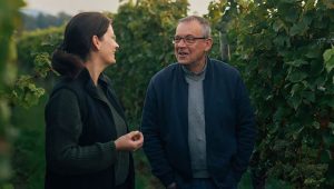 Sophie Christmann und Mathieu Kauffmann im Weinberg